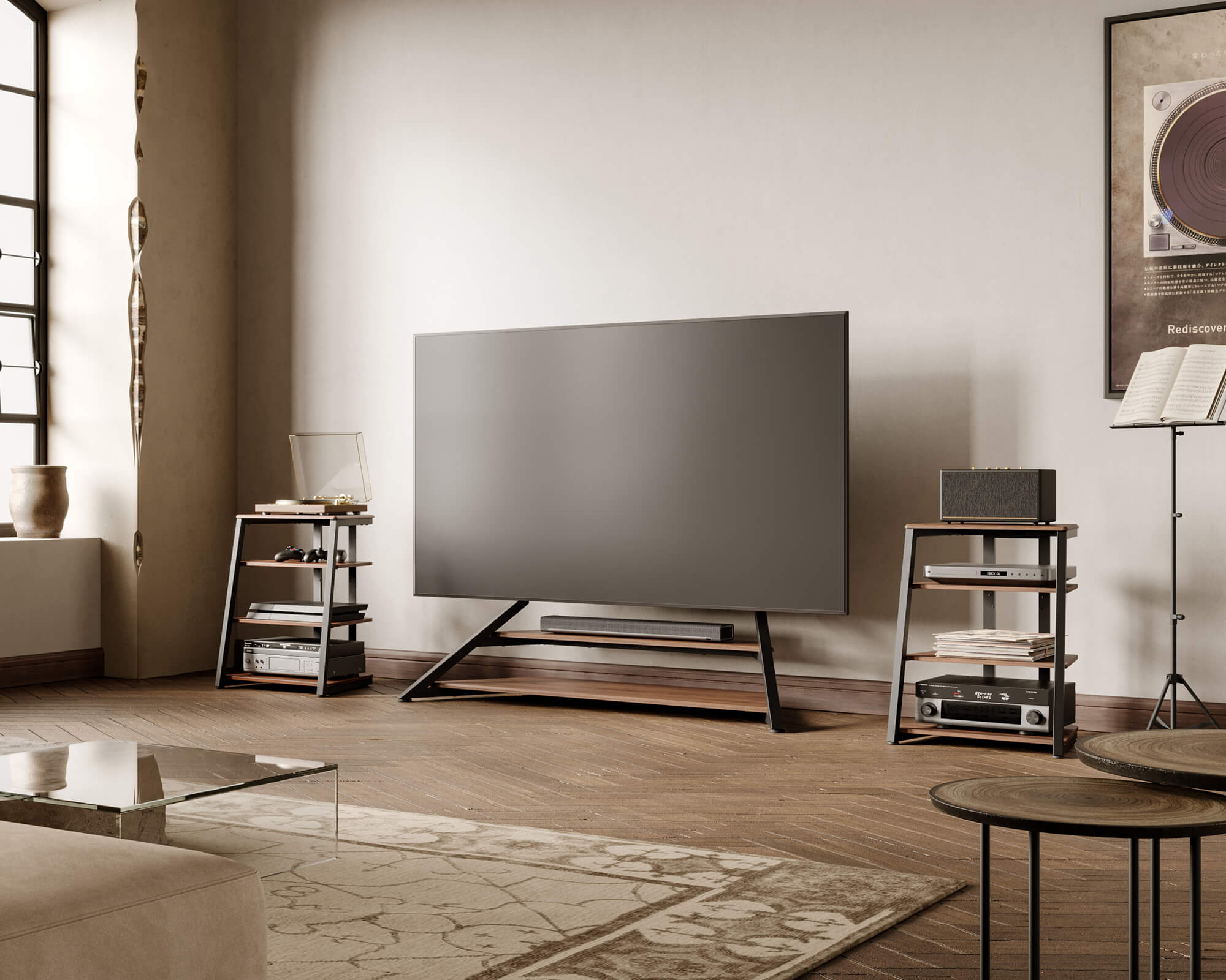 HiFi rack nel soggiorno con giradischi, amplificatore e altoparlanti, armoniosamente integrati in un ambiente abitativo moderno.